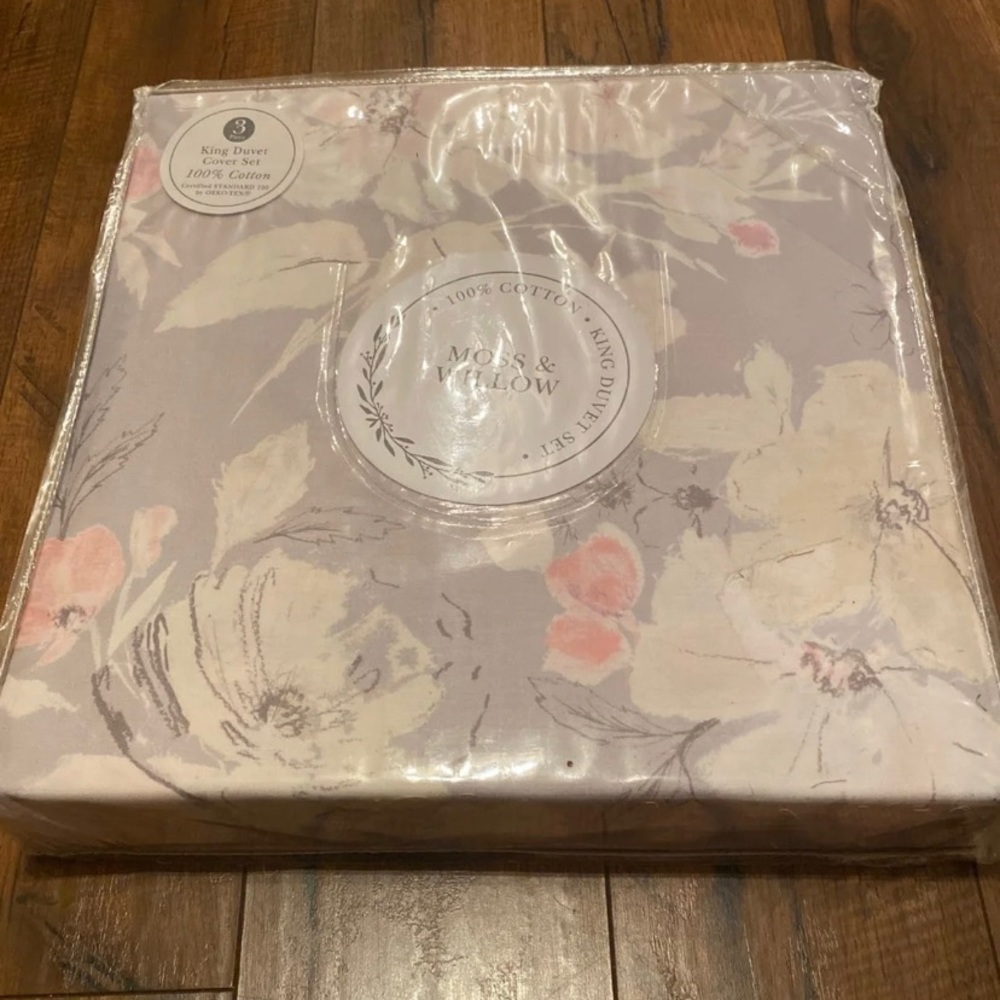MOSS AND WILLOW king
3pc Chloe Floral Duvet Set